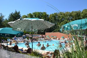 Piscine camping naturiste Terre de Soleil